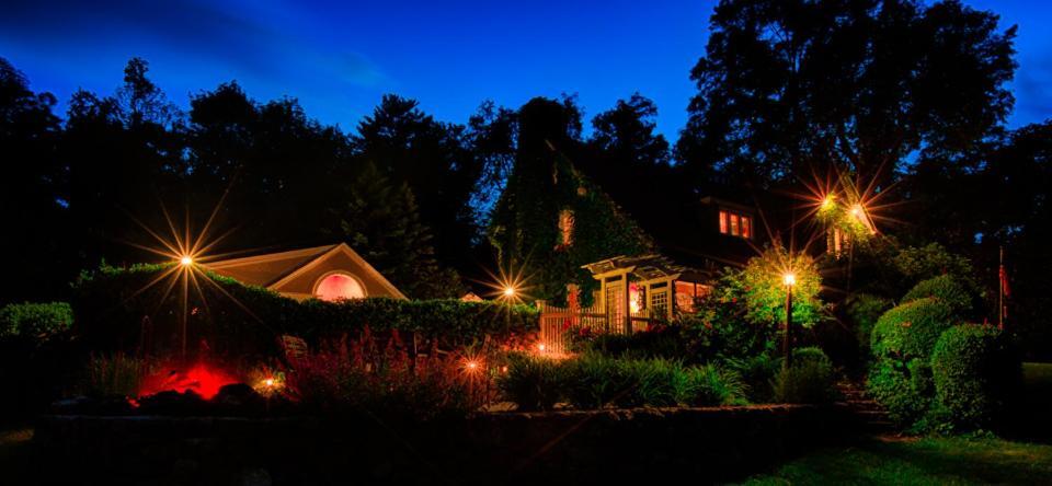 Howarth House Bed And Breakfast Fitchburg Exterior photo